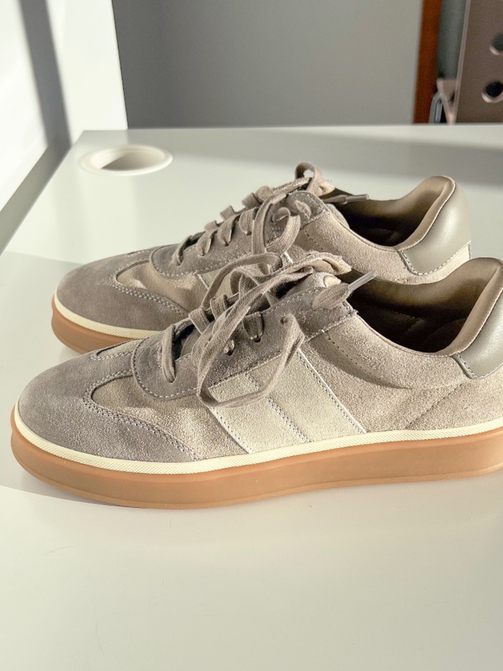 Reiss Lizzie Low-Top Trainers in Taupe. Size 8.5M.